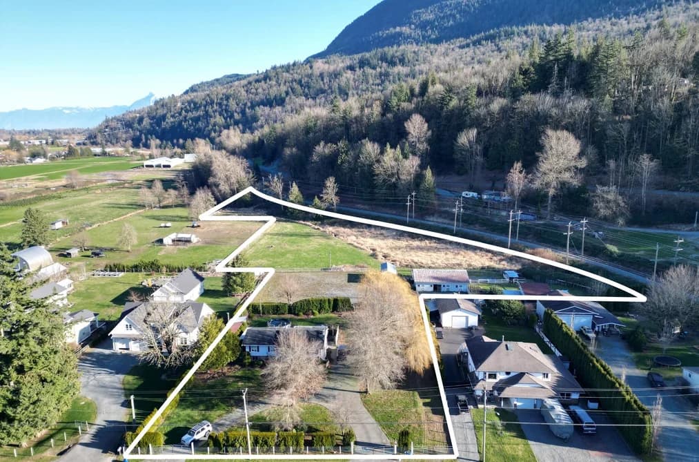 3996 ECKERT STREET, Yarrow, BC — Residential for Sale - Photo 2