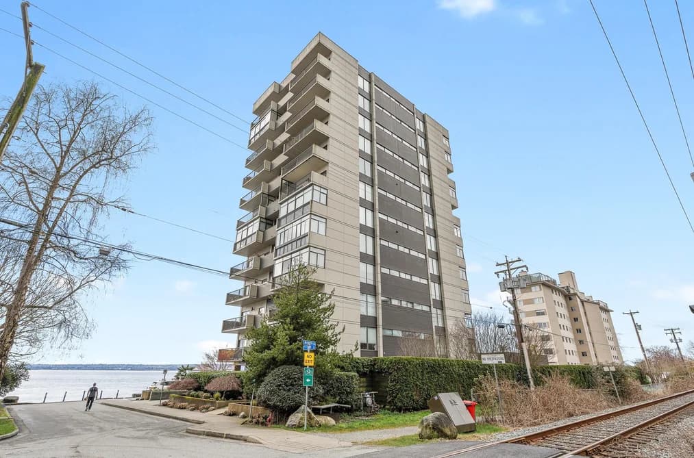 3W 111 18TH STREET, West Vancouver, BC — Residential for Sale - Photo 2