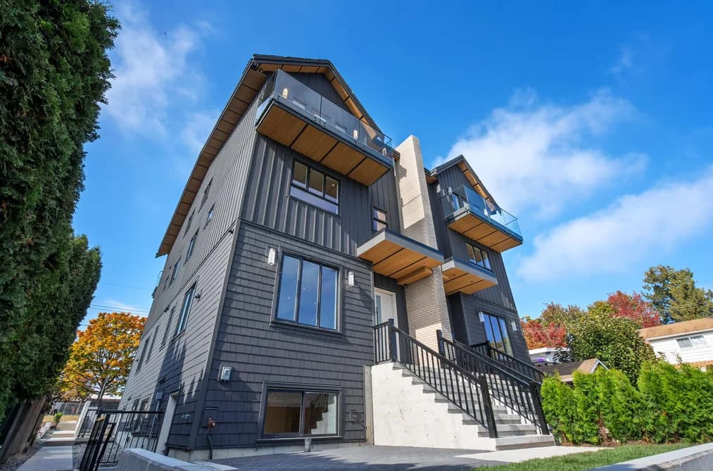 4 1060 STRATFORD AVENUE, Burnaby, BC — Residential for Sale - Main Photo