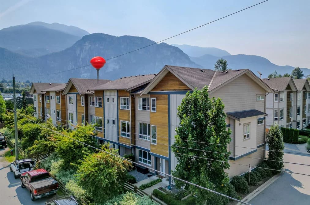 4 1188 WILSON CRESCENT, Squamish, BC — Residential for Sale - Main Photo
