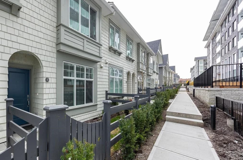 4 13629 81A AVENUE, Surrey, BC — Residential for Sale - Photo 2