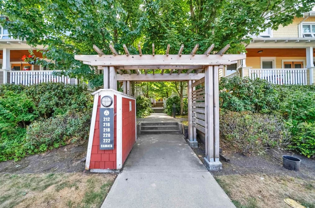 4 218 CAMATA STREET, New Westminster, BC — Residential for Sale - Photo 2