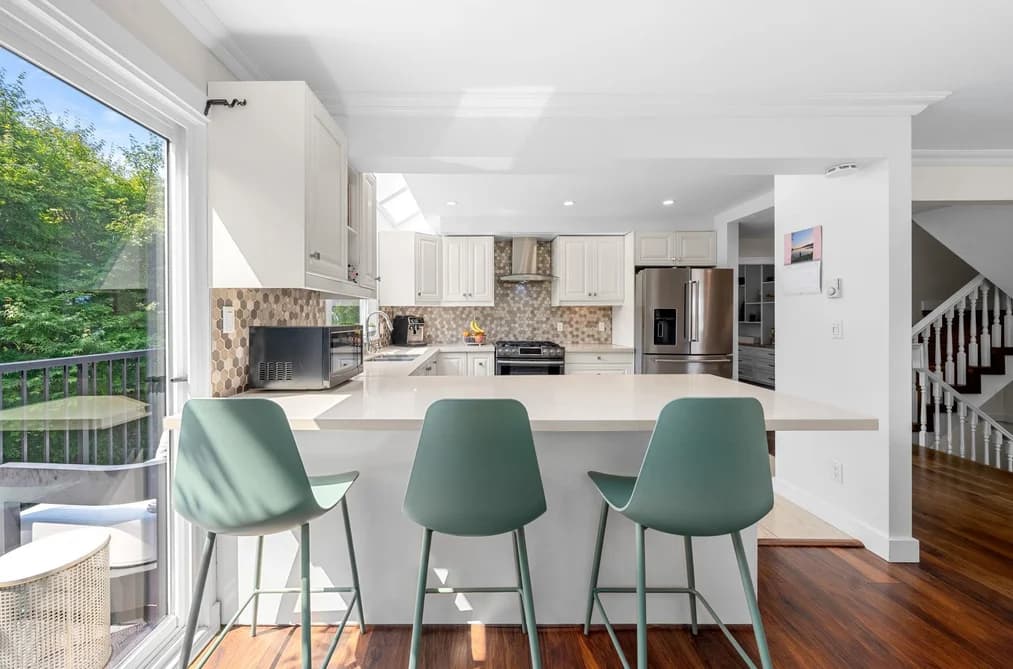 4 230 W 16TH STREET, North Vancouver, BC — Residential for Sale - Main Photo
