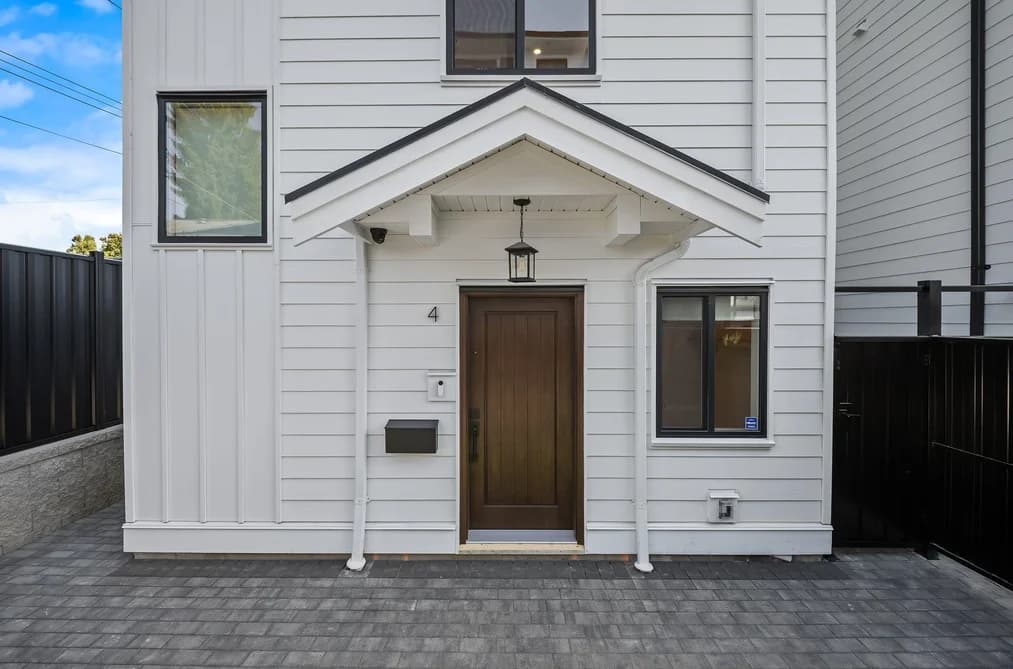 4 3786 PETER STREET, Burnaby, BC — Residential for Sale - Main Photo