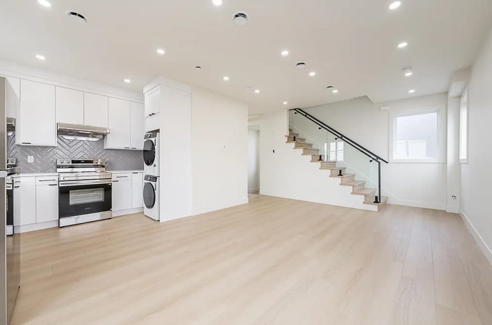 4 6554 CHARLES STREET, Burnaby, BC — Residential for Sale - Main Photo