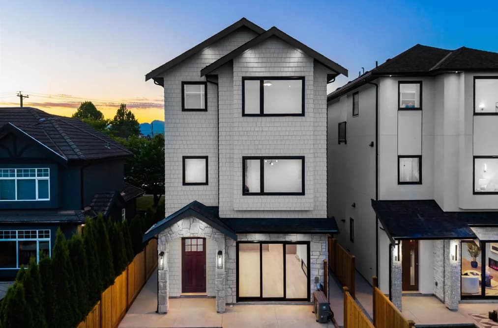 4 6682 NAPIER STREET, Burnaby, BC — Residential for Sale - Main Photo