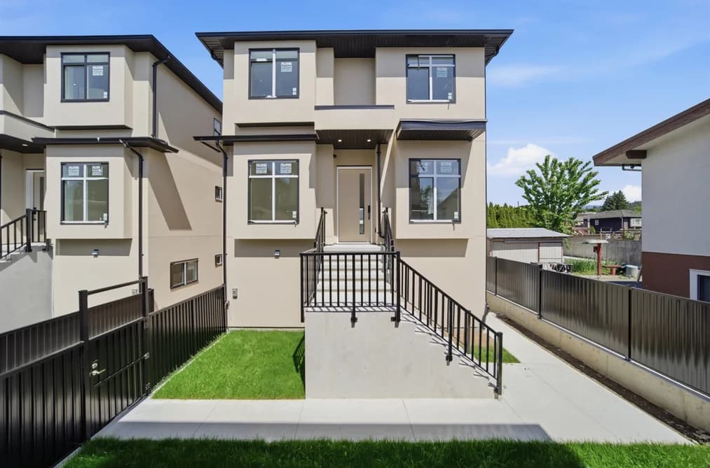 4 6885 AUBREY STREET, Burnaby, BC — Residential for Sale - Main Photo