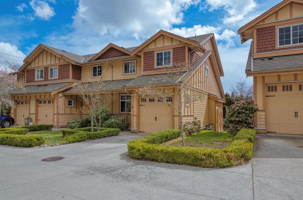 4 809 NORTH ROAD, Gibsons, BC — Residential for Sale - Main Photo