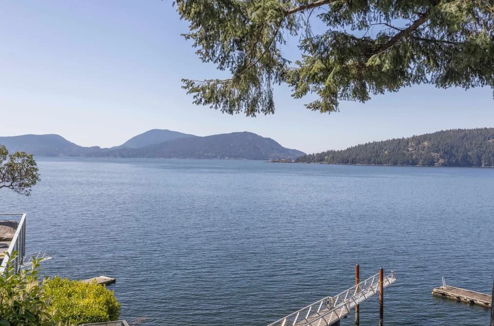 4 STRACHAN POINT ROAD, West Vancouver, BC — Residential for Sale - Main Photo