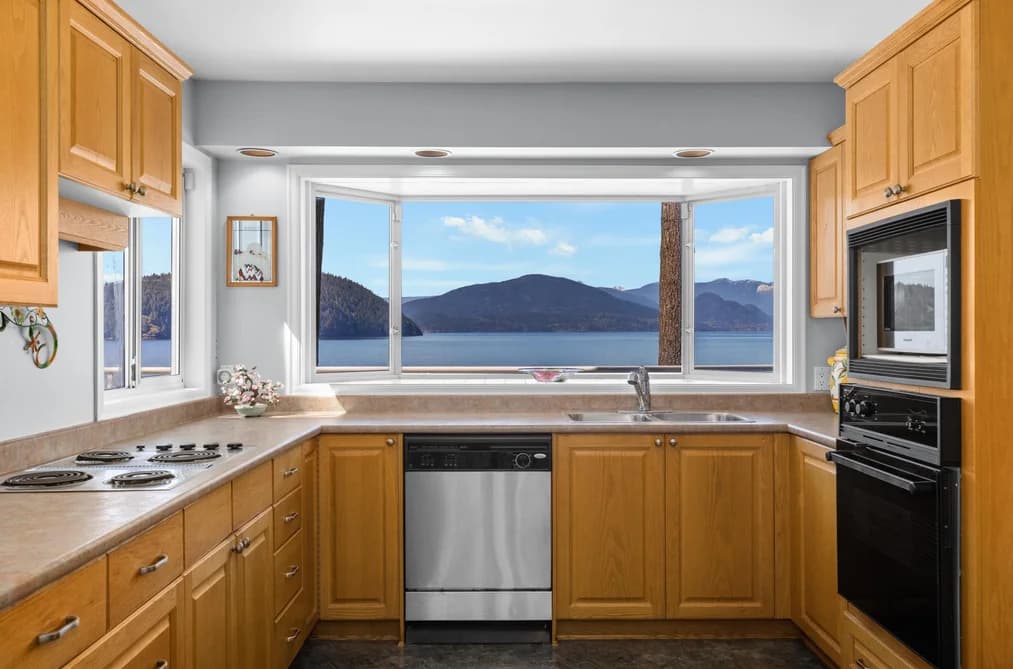 4 STRACHAN POINT ROAD, West Vancouver, BC — Residential for Sale - Photo 2