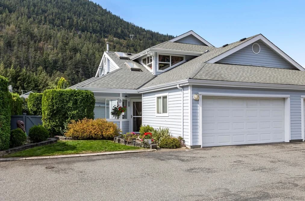 40 730 MCCOMBS DRIVE, Harrison Hot Springs, BC — Residential for Sale - Photo 2
