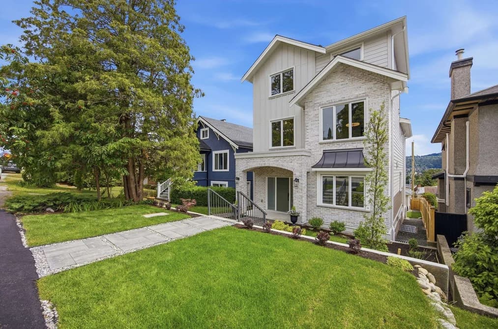 40 SEA AVENUE, Burnaby, BC — Residential for Sale - Main Photo