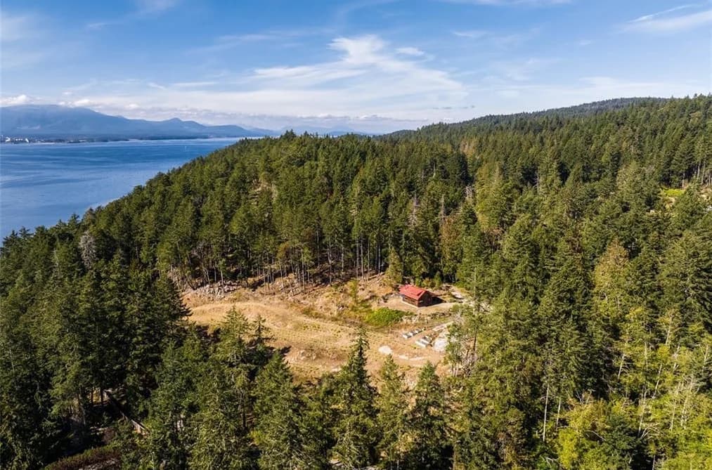 400 BAKER ROAD, Salt Spring Island, BC — Residential for Sale - Photo 2
