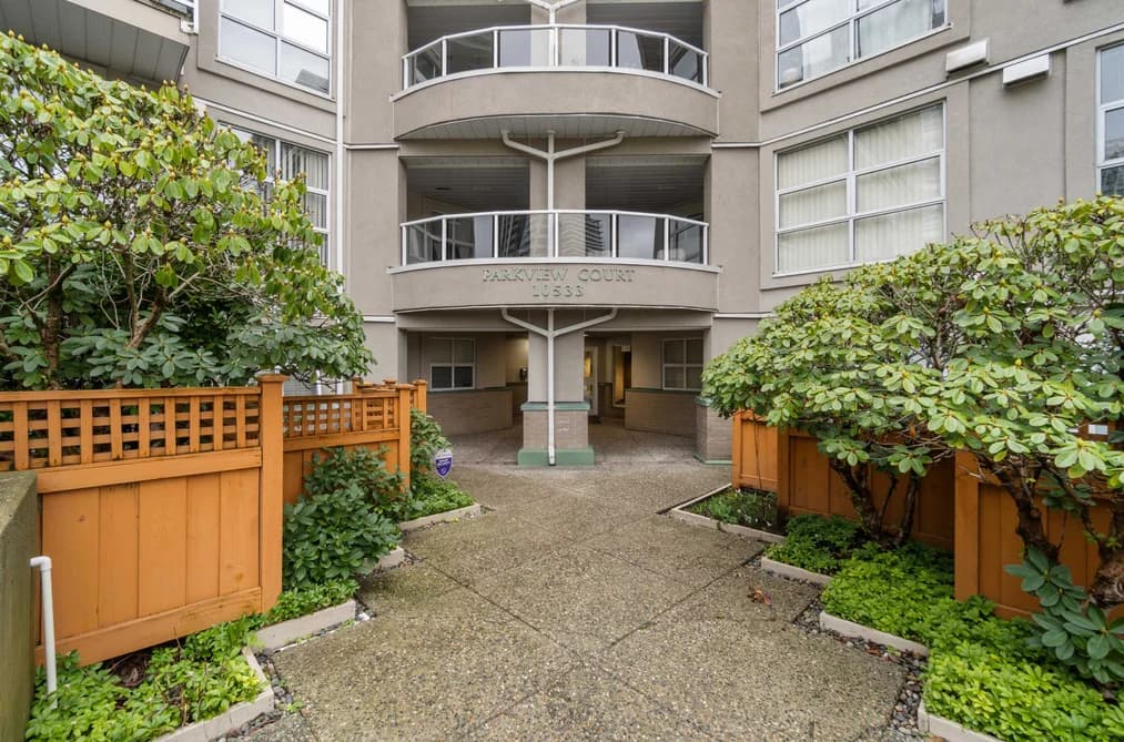 401 10533 UNIVERSITY DRIVE, Surrey, BC — Residential for Sale - Photo 2