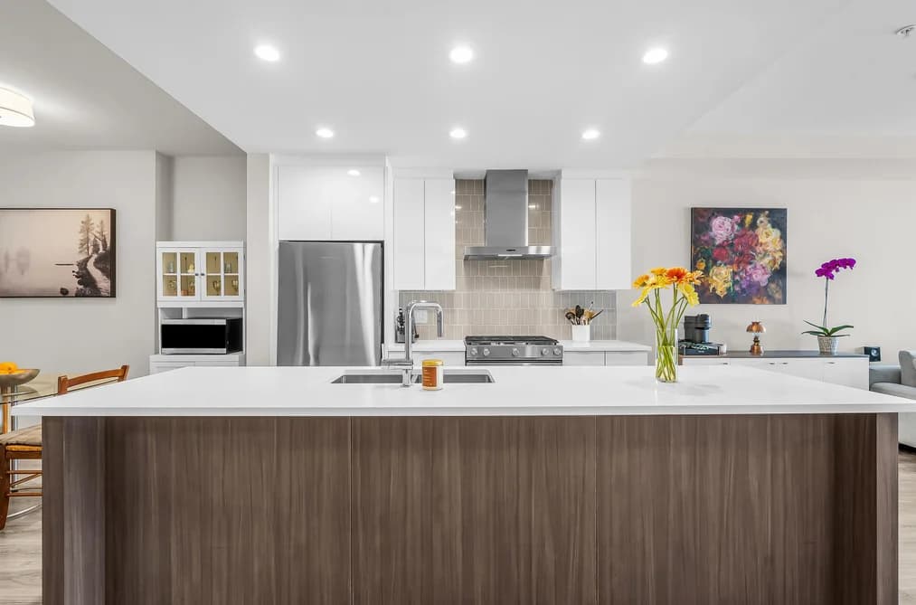 Condo for sale at 401 1496 Charlotte Road North Vancouver British Columbia - MLS: R3144014