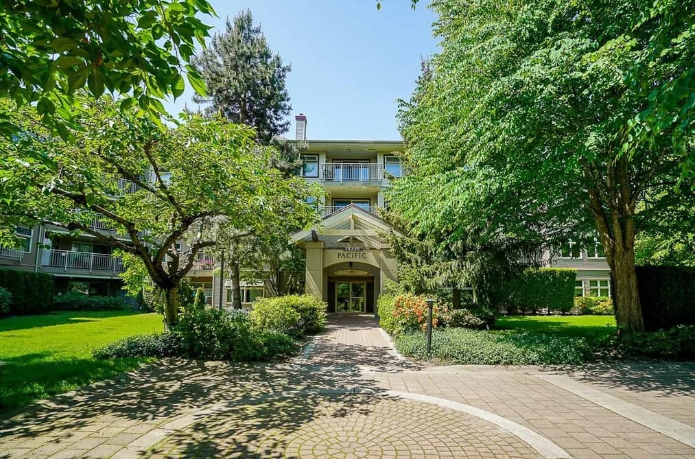 401 15220 GUILDFORD DRIVE, Surrey, BC — Residential for Sale - Main Photo