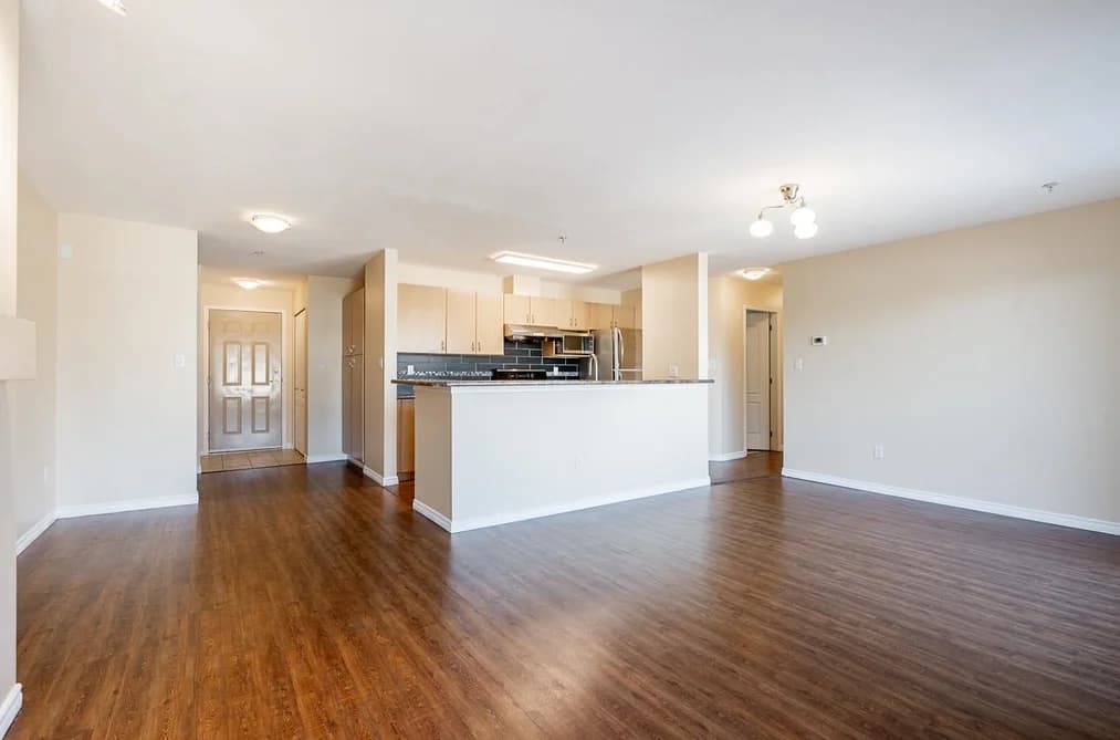 401 15220 GUILDFORD DRIVE, Surrey, BC — Residential for Sale - Photo 2