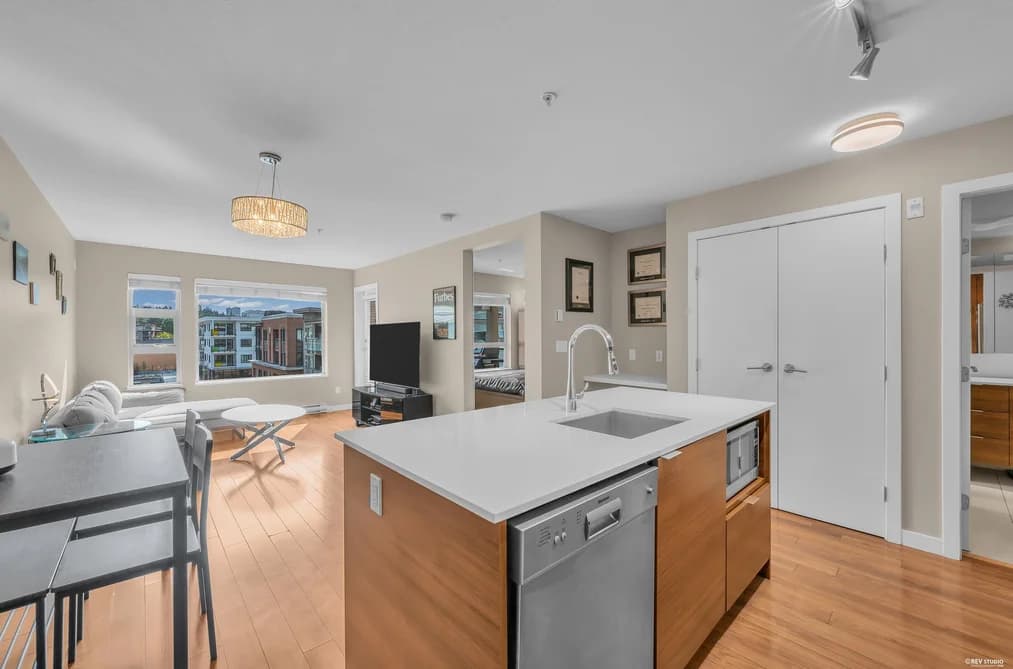401 1677 LLOYD AVENUE, North Vancouver, BC — Residential for Sale - Photo 2
