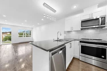 Condo for sale at 401 1990 Westminster Avenue Port Coquitlam British Columbia - MLS: R3136383