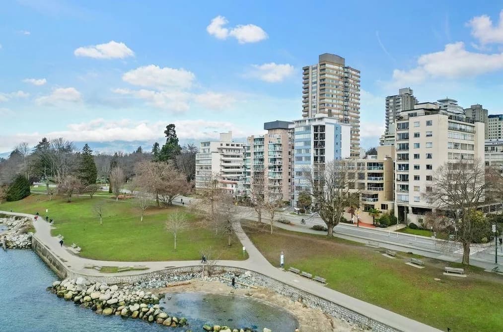 401 2015 BEACH AVENUE, Vancouver, BC — Residential for Sale - Photo 2