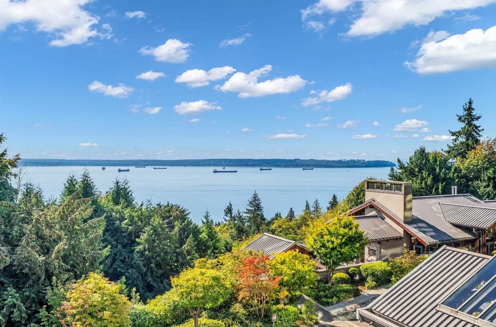 401 3315 CYPRESS PLACE, West Vancouver, BC — Residential for Sale - Photo 2