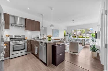 Condo for sale at 401 5688 Hastings Street Burnaby British Columbia - MLS: R3157367