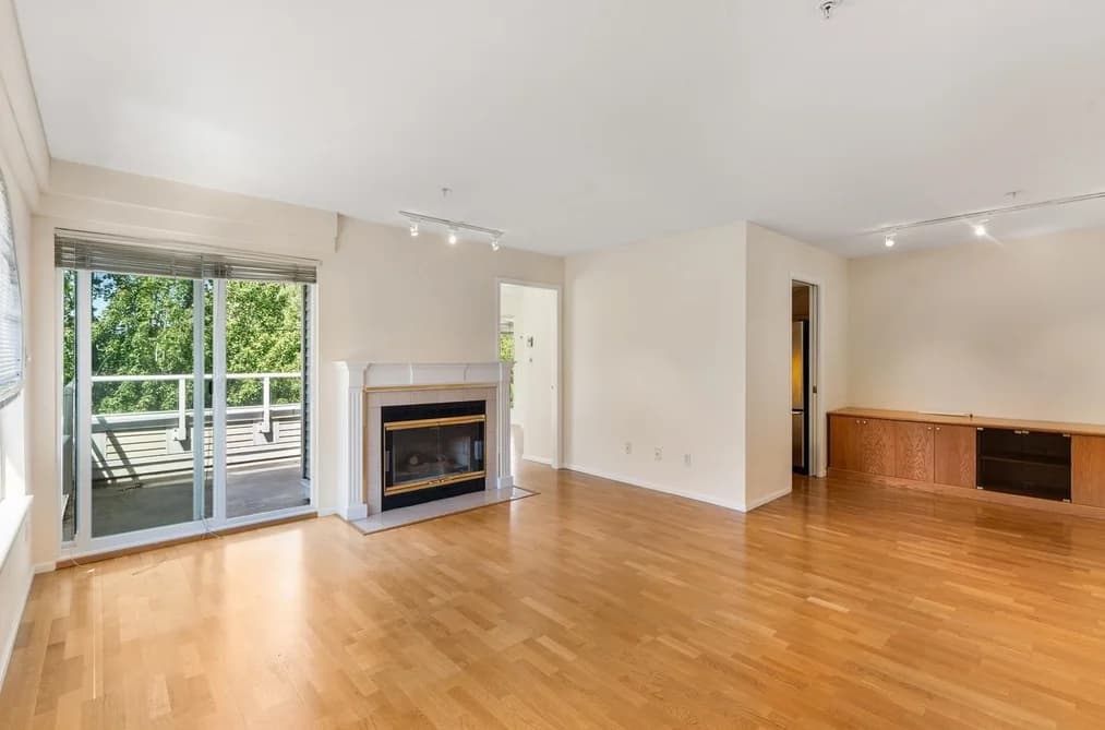 401 7620 COLUMBIA STREET, Vancouver, BC — Residential for Sale - Photo 2