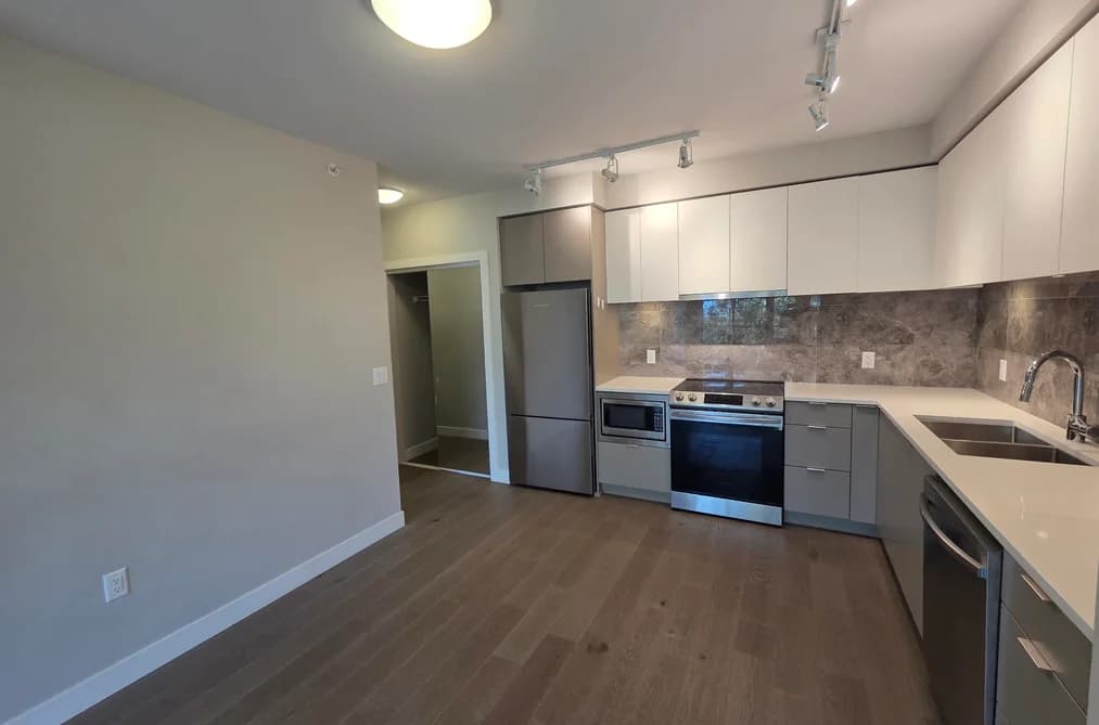 401 8725 UNIVERSITY CRESCENT, Burnaby, BC — Residential for Sale - Photo 2