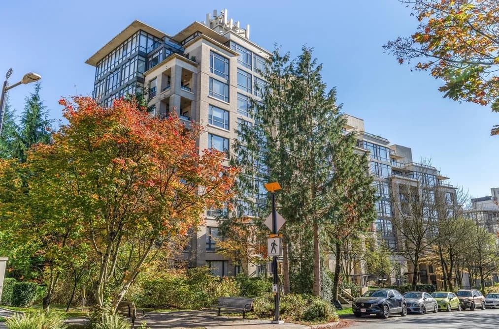 401 9300 UNIVERSITY CRESCENT, Burnaby, BC — Residential for Sale - Main Photo