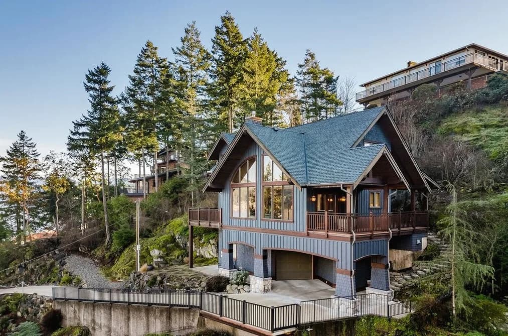 401 SKYLINE DRIVE, Gibsons, BC — Residential for Sale - Main Photo