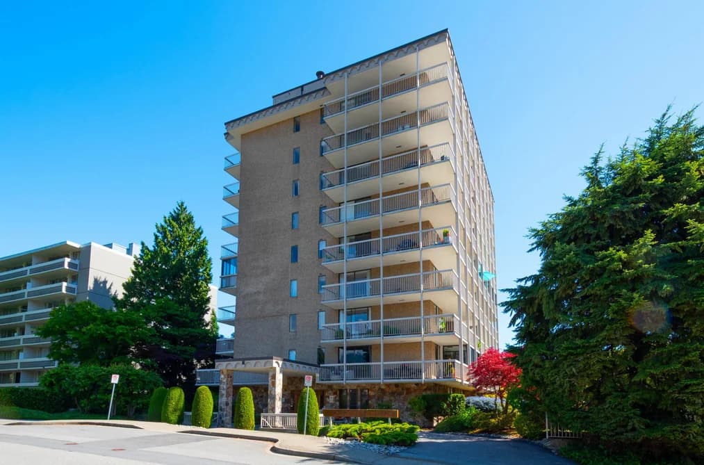 402 1390 DUCHESS AVENUE, West Vancouver, BC — Residential for Sale - Main Photo