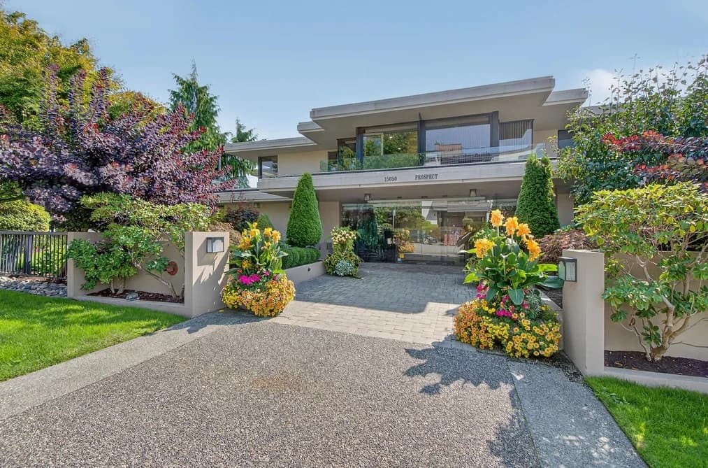 Condo for sale at 402 15050 Prospect Avenue White Rock British Columbia - MLS: R3115407
