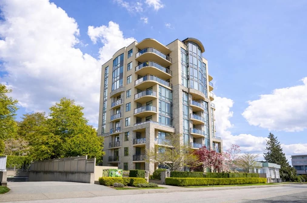 Condo for sale at 402 15445 Vine Avenue White Rock British Columbia - MLS: R3139107