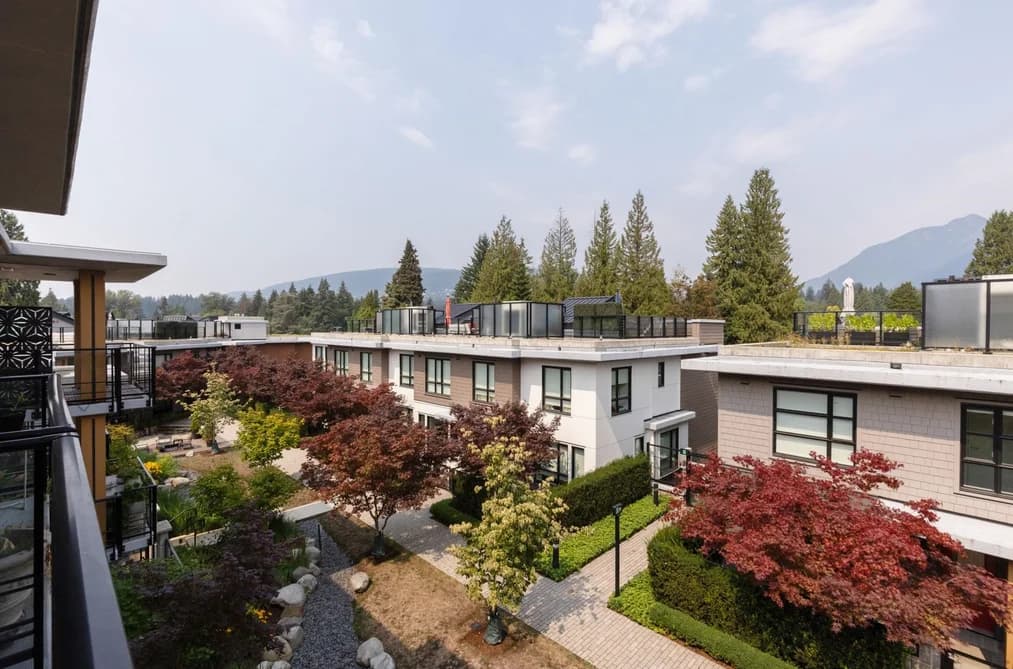 402 3220 CONNAUGHT CRESCENT, North Vancouver, BC — Residential for Sale - Main Photo
