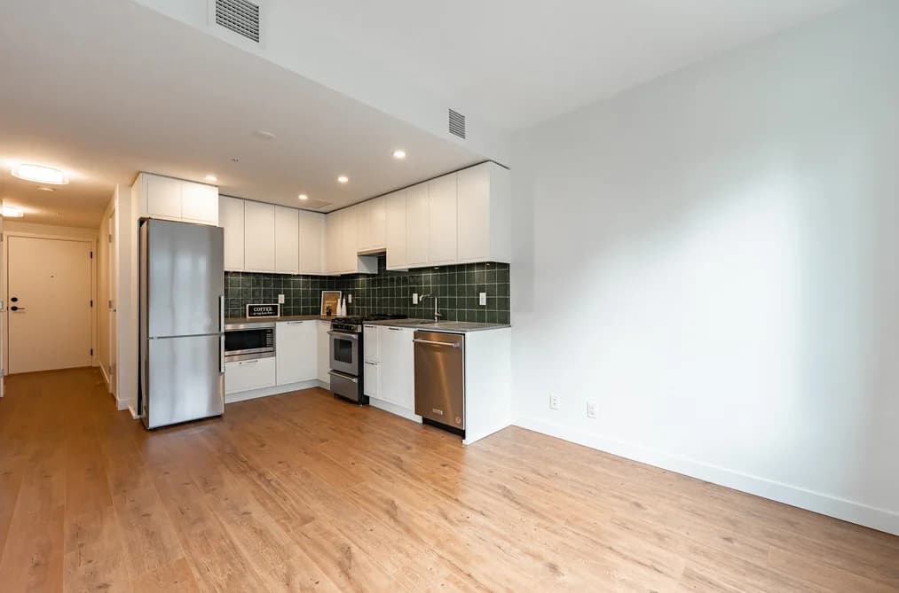 402 648 LEA AVENUE, Coquitlam, BC — Residential for Sale - Photo 2