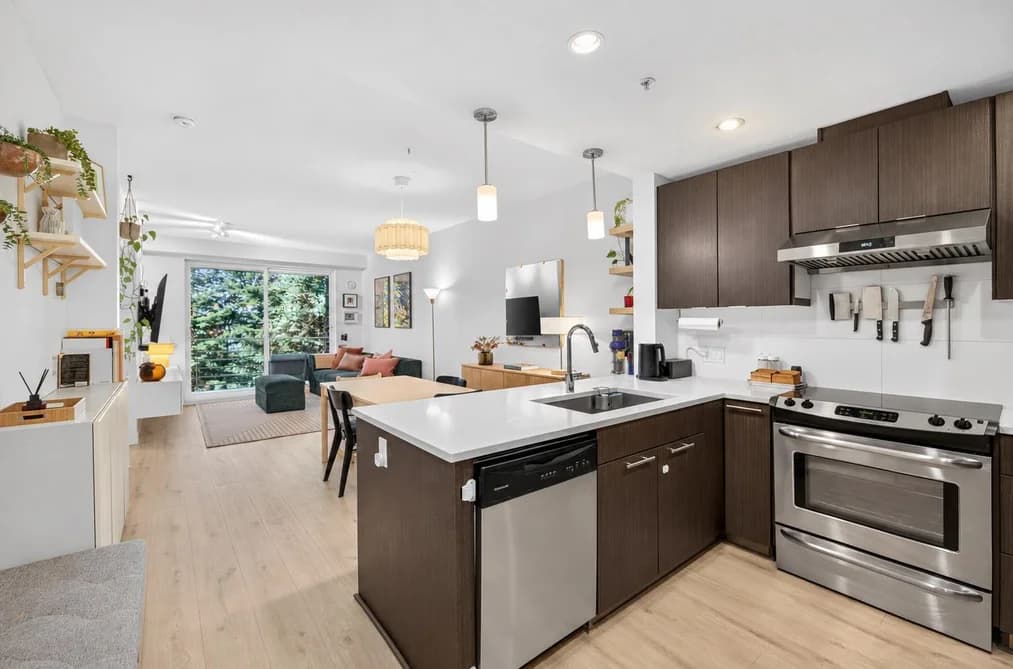 402 733 W 3RD STREET, North Vancouver, BC — Residential for Sale - Main Photo