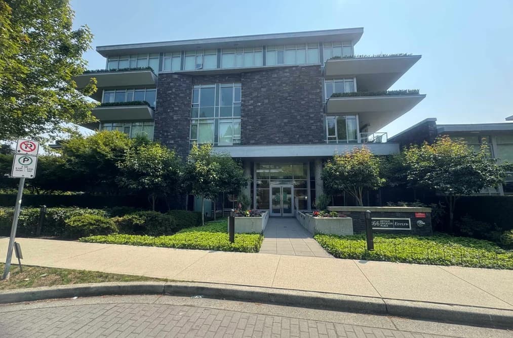 402 866 ARTHUR ERICKSON PLACE, West Vancouver, BC — Residential for Sale - Main Photo