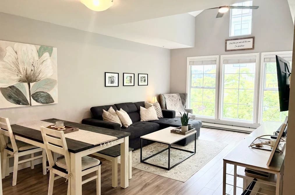 402 888 GAUTHIER AVENUE, Coquitlam, BC — Residential for Sale - Photo 2