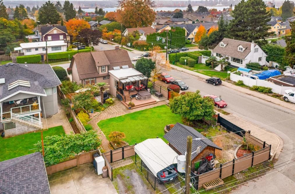 402 E 13th Street, North Vancouver, BC - MLS: R3179397 - Photo 1 402 E 13th Street, North Vancouver, BC - MLS: R3179397 - Photo 1