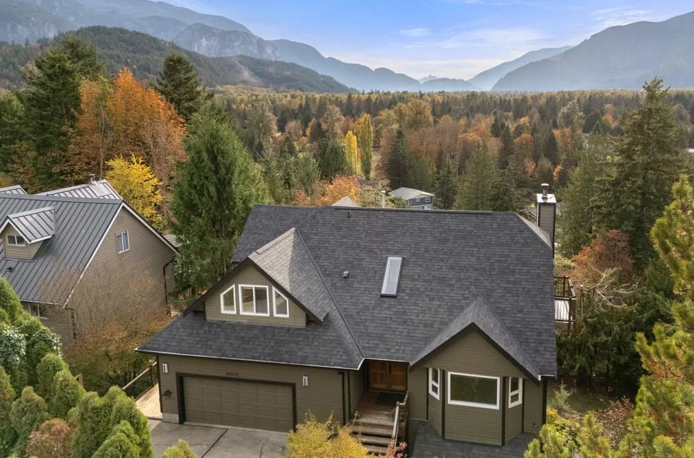 40222 SKYLINE DRIVE, Squamish, BC — Residential for Sale - Main Photo