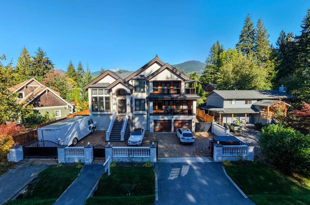 40231 KINTYRE DRIVE, Squamish, BC — Residential for Sale - Main Photo