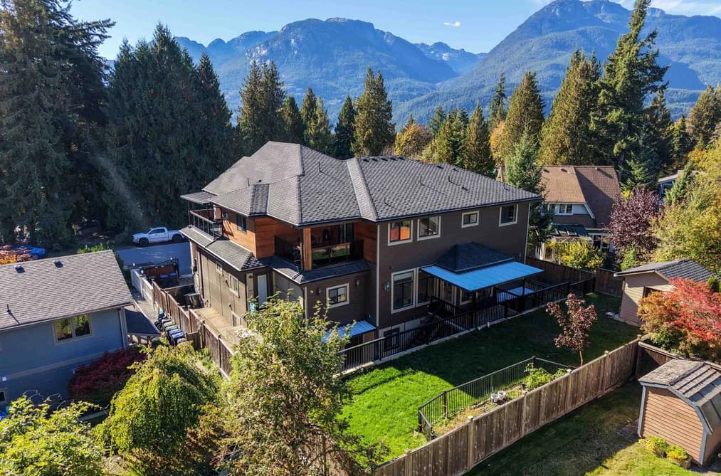 40231 KINTYRE DRIVE, Squamish, BC — Residential for Sale - Photo 2