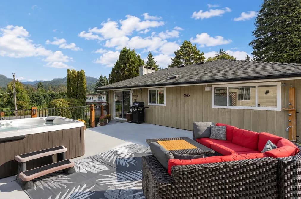 40251 KALODON ROAD, Squamish, BC — Residential for Sale - Main Photo