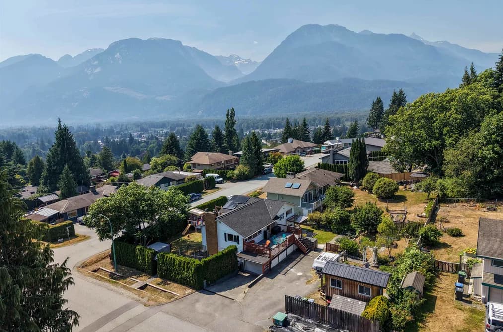 40256 AYR DRIVE, Squamish, BC — Residential for Sale - Main Photo