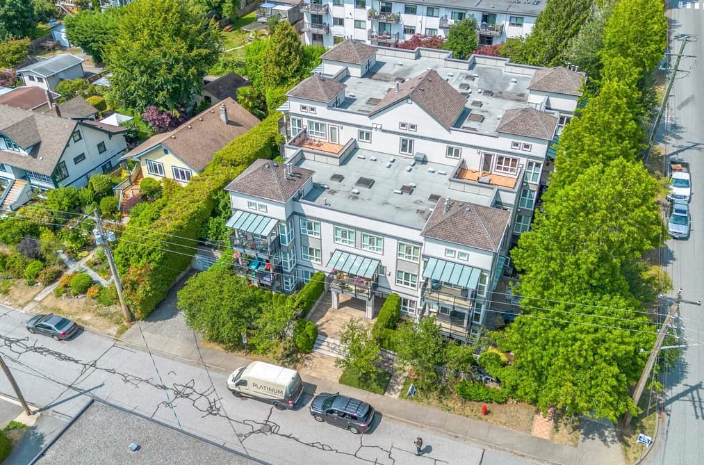 403 106 W KINGS ROAD, North Vancouver, BC — Residential for Sale - Photo 2