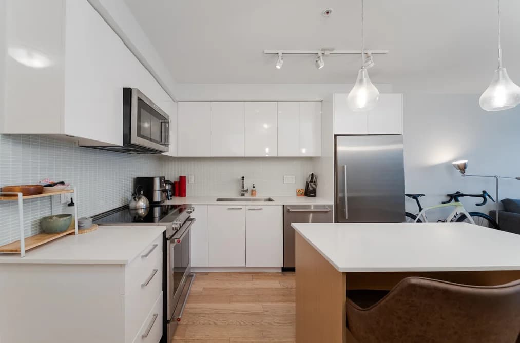 403 233 KINGSWAY, Vancouver, BC — Residential for Sale - Photo 2