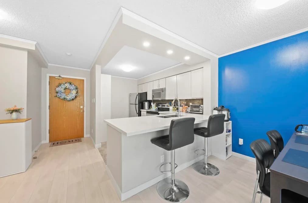 403 6070 MCMURRAY AVENUE, Burnaby, BC — Residential for Sale - Photo 2
