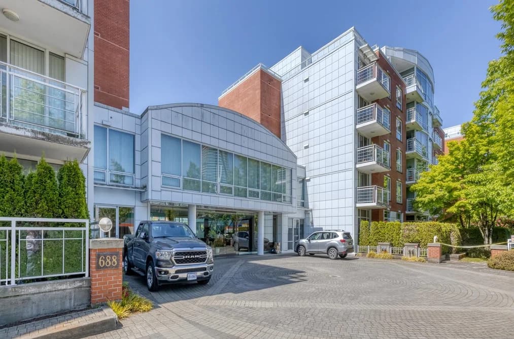 403 688 FAIRCHILD ROAD, Vancouver, BC — Residential for Sale - Photo 2