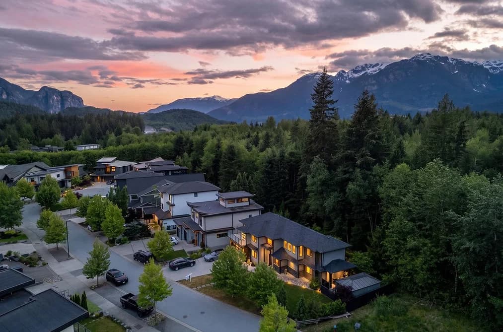 40305 ARISTOTLE DRIVE, Squamish, BC — Residential for Sale - Main Photo