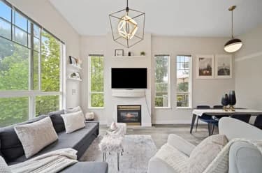 Condo for sale at 404 10186 155 Street Surrey British Columbia - MLS: R3143856